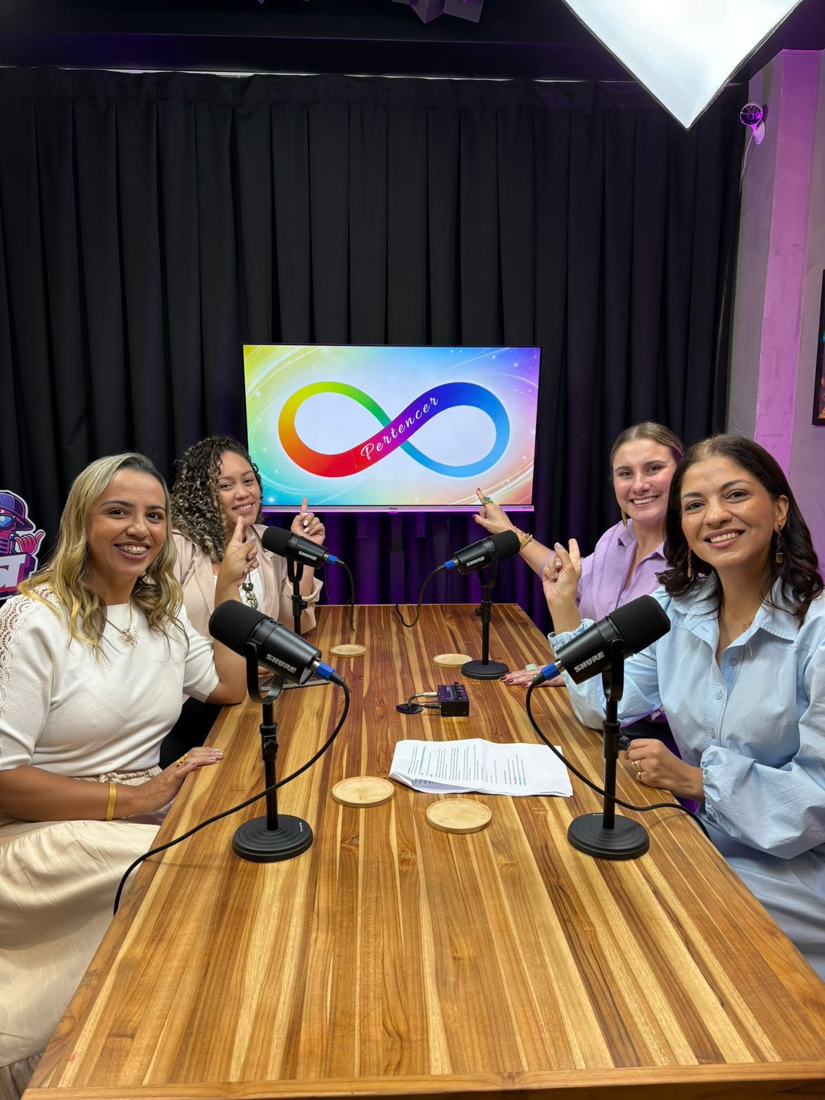 Gravação de podcast sobre pertencimento
